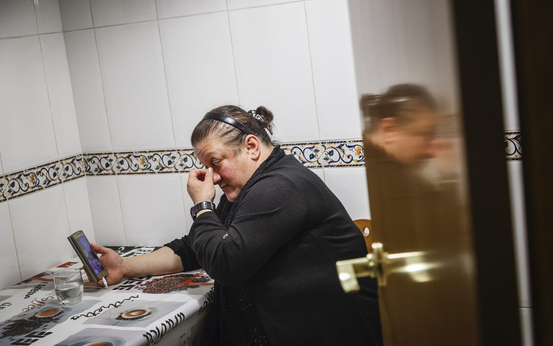 María zorgt voor huishoudens aan twee kanten van de Atlantische Oceaan